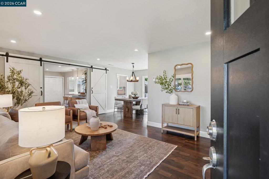 219 Evelyn Dr