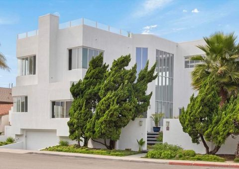 Photo of 25 Green Turtle Rd Rd, Coronado, CA 92118 (MLS # 260008612SD)