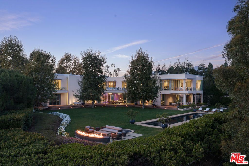 Photo of 652 Chautauqua Boulevard, Pacific Palisades, CA 90272 (MLS # 26668591)