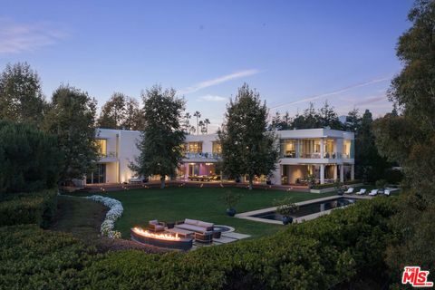 Photo of 652 Chautauqua Boulevard, Pacific Palisades, CA 90272 (MLS # 26668591)