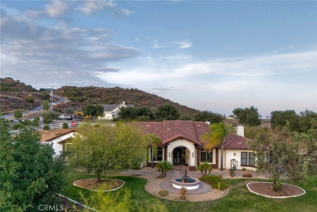 21977 Paseo Chico