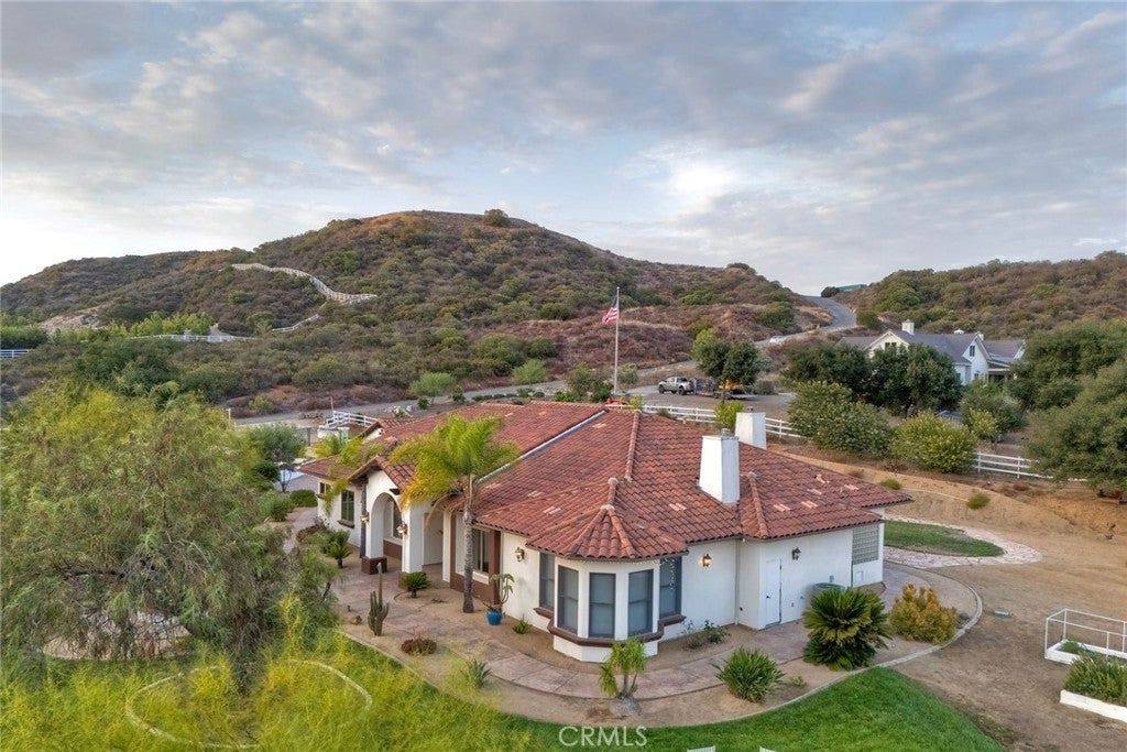 21977 Paseo Chico