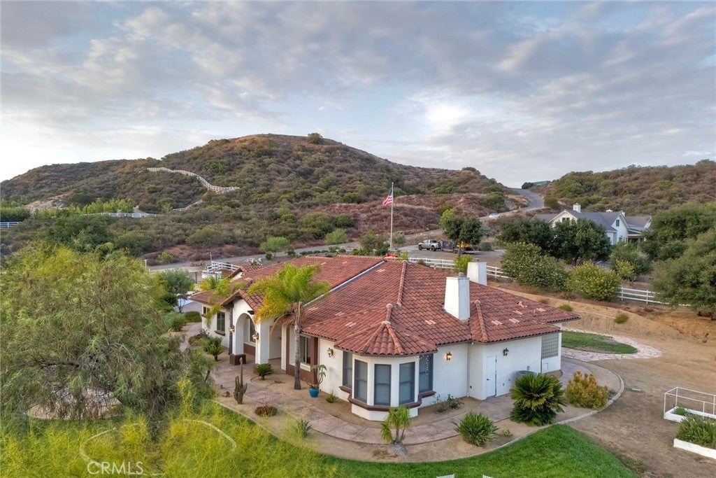 21977 Paseo Chico