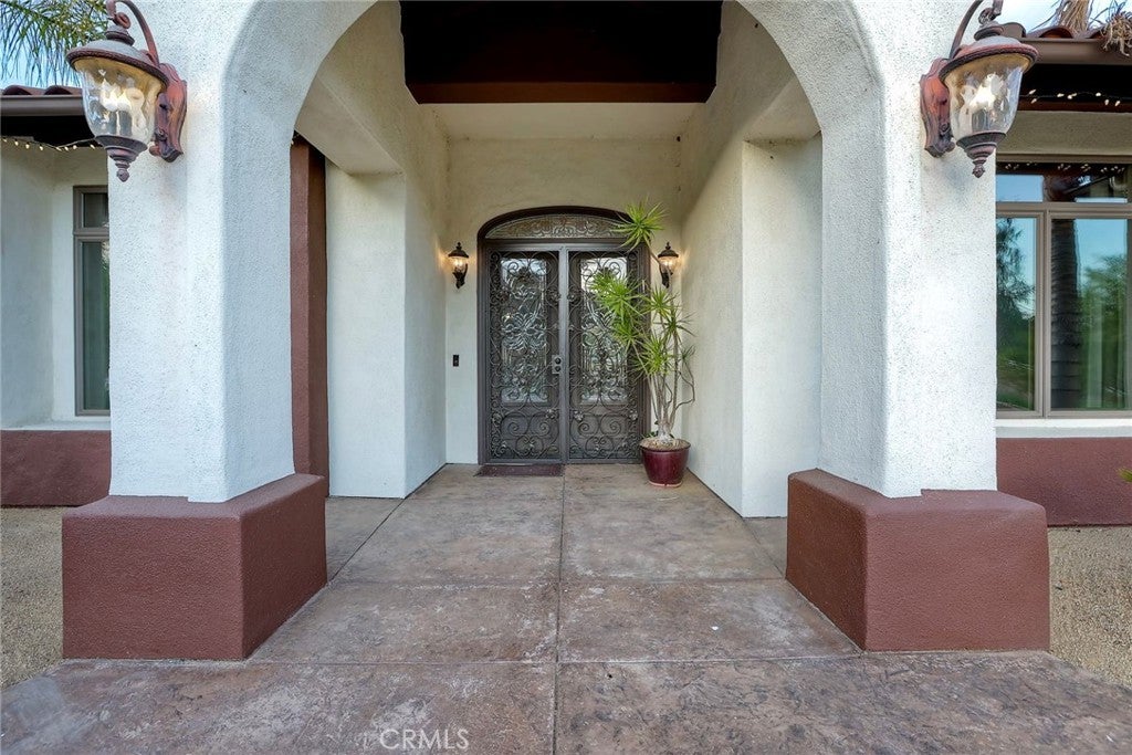 21977 Paseo Chico