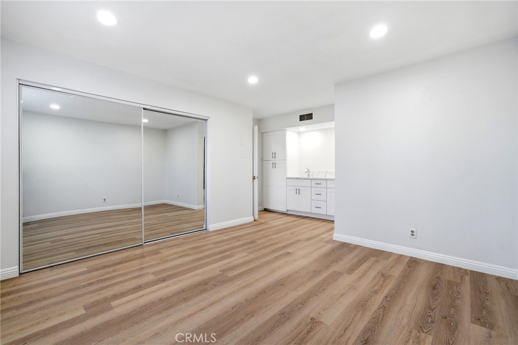 400 N Acacia Avenue A17