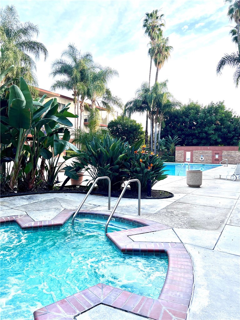 400 N Acacia Avenue A17