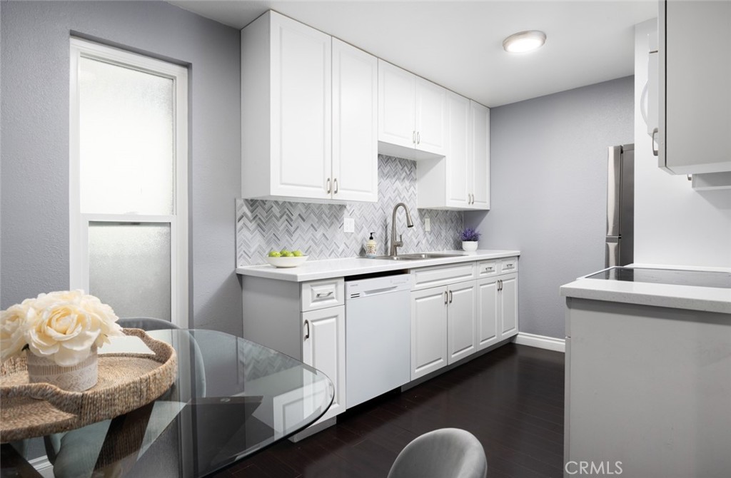 1000 W MacArthur Boulevard 11