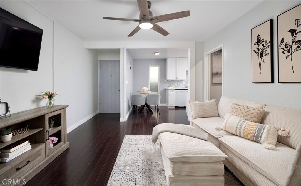 1000 W MacArthur Boulevard 11