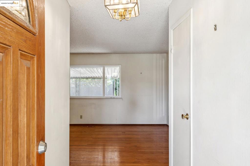 1401 Lemos Ln