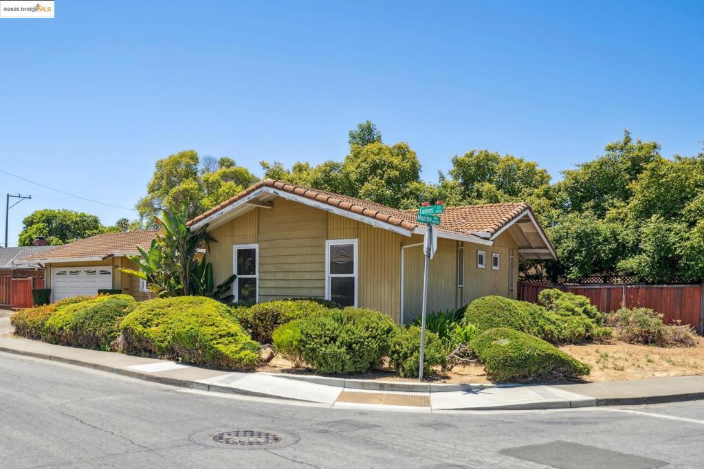 1401 Lemos Ln