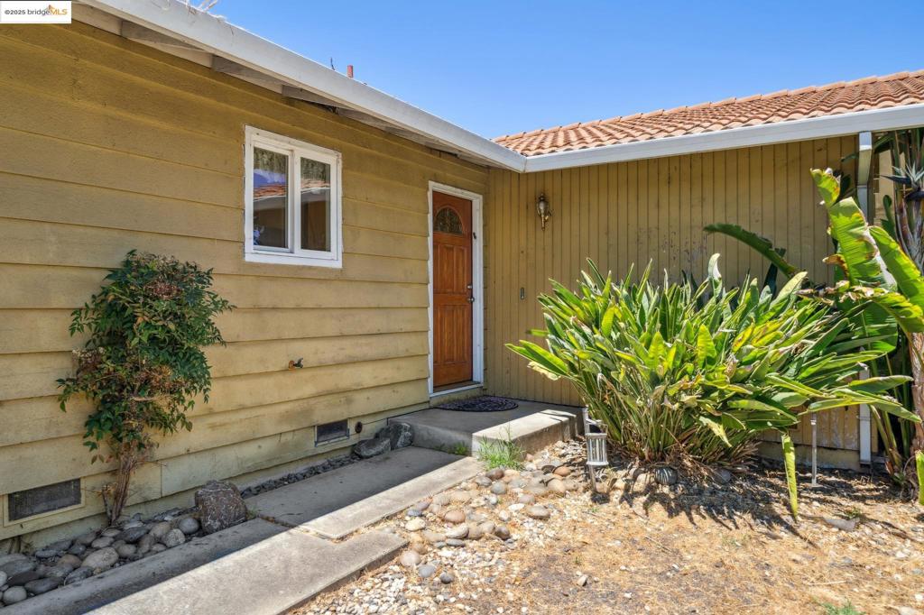 1401 Lemos Ln