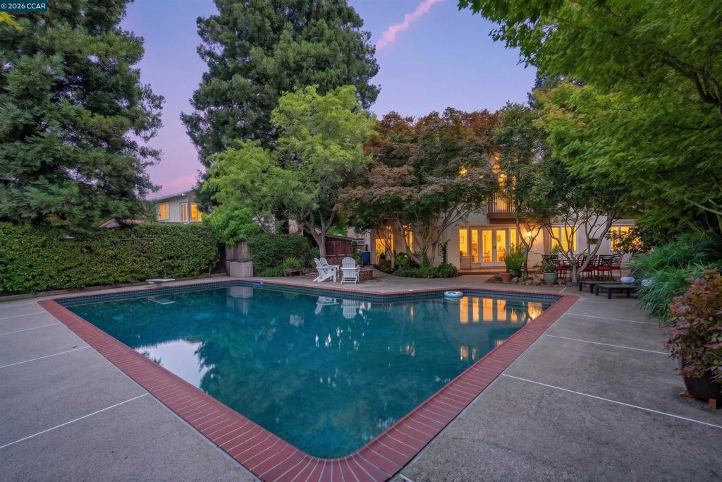 25 Lynnbrook Ct