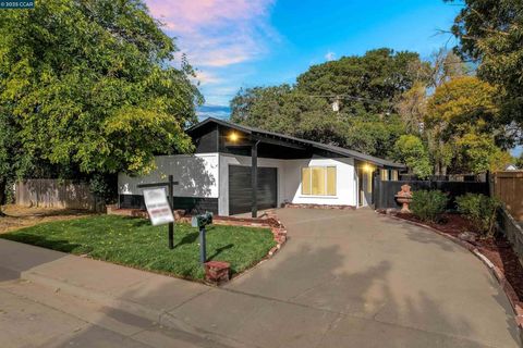 Photo of 1842 Minnesota St St, Fairfield, CA 94533 (MLS # 41114694)