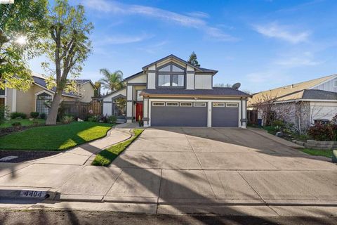 Photo of 4404 4404 Deerfield Dr Dr, Antioch, CA 94531 (MLS # 41126234)