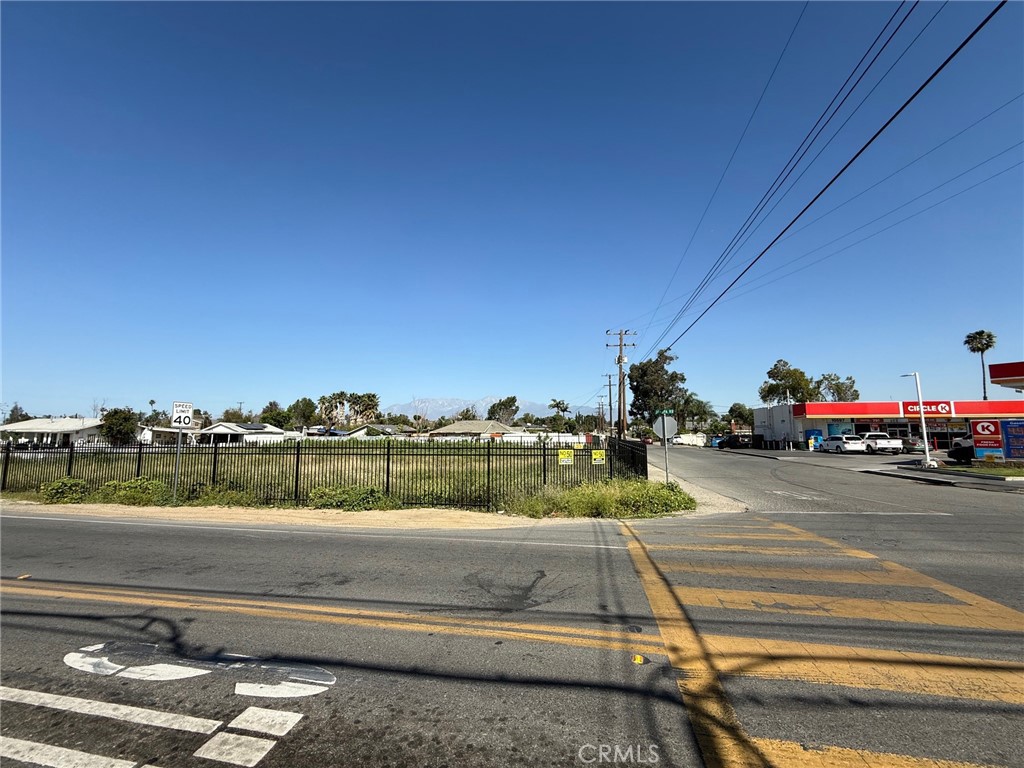 10621 Jurupa Rd