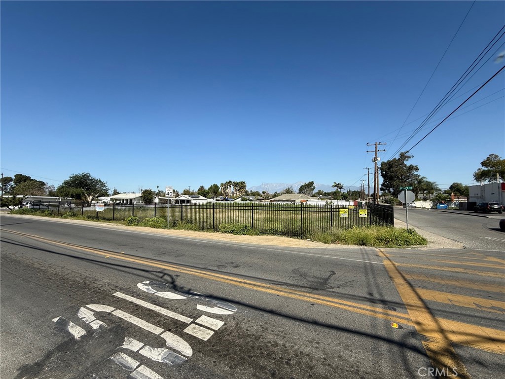 10621 Jurupa Rd