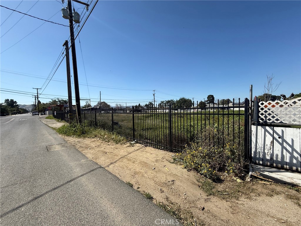 10621 Jurupa Rd