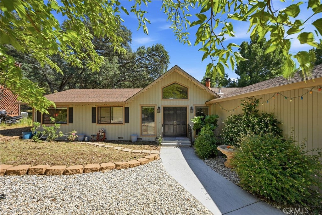 Welcoming curb appeal