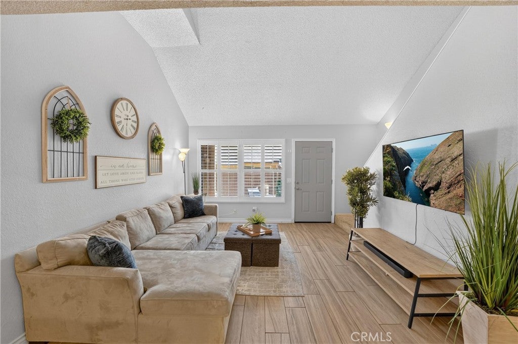 435 W 9th B3