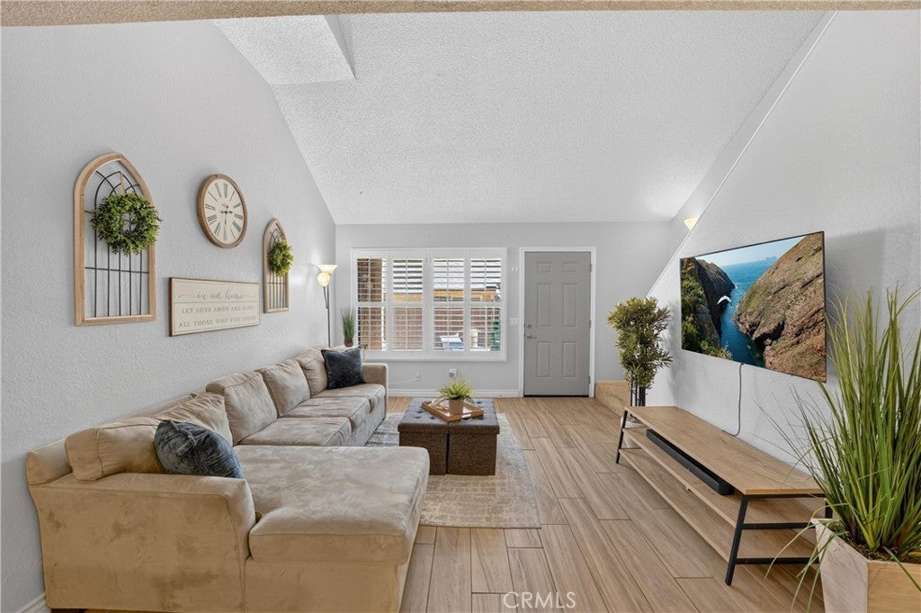 435 W 9th B3