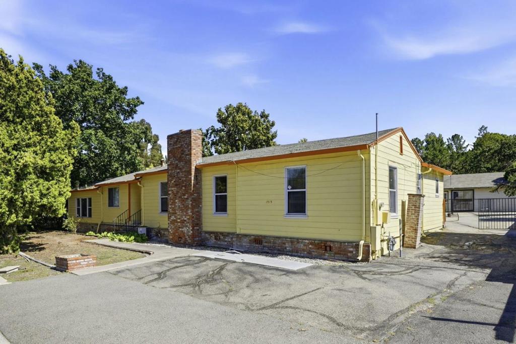 1919 Geary Road