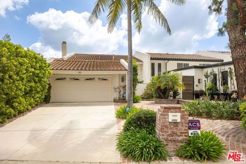 Photo of 2484 Angelo Drive, Los Angeles, CA 90077 (MLS # 26790739)