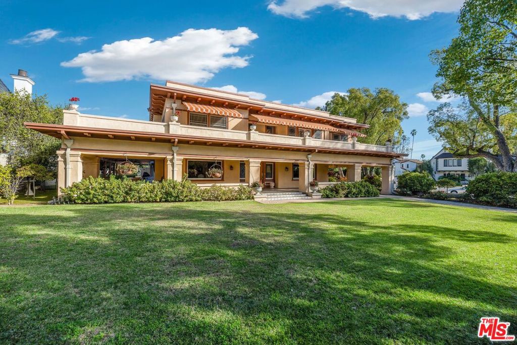 220 Orange Grove Avenue