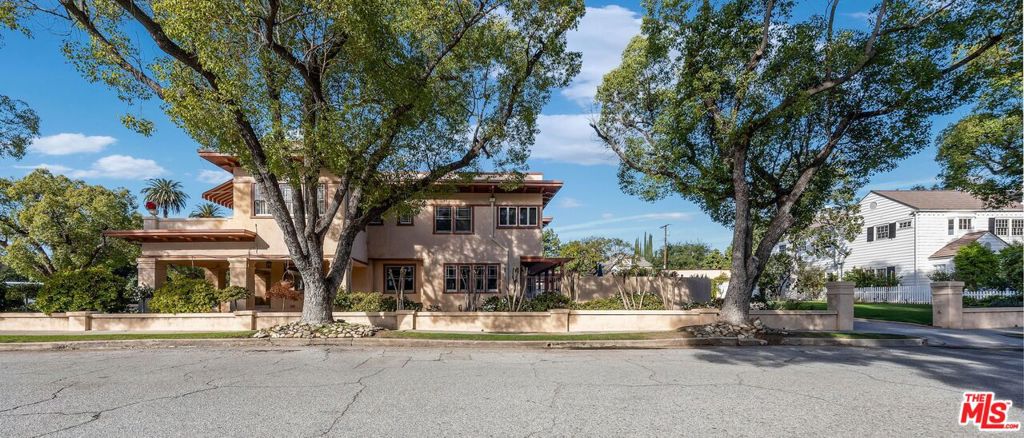 220 Orange Grove Avenue