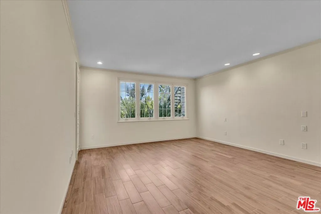 Los Angeles, California 90049, United States, 2 Bedrooms Bedrooms, ,3 BathroomsBathrooms,Residential,Active,240633