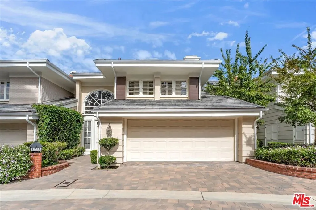 Los Angeles, California 90049, United States, 2 Bedrooms Bedrooms, ,3 BathroomsBathrooms,Residential,Active,240633