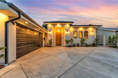 Photo of 8825 Sophia Avenue, North Hills, CA 91343 (MLS # BB26050405)