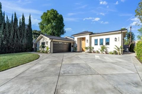 Photo of 8825 Sophia Avenue, North Hills, CA 91343 (MLS # BB26050405)