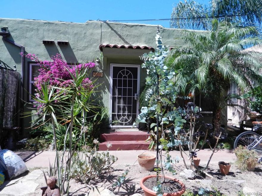 Cozy and updated 1 bed, 1 bath cottage in a quiet courtyard setting—just steps from shops, restaurants, and nightlife in University Heights. Features hardwood floors, large kitchen, updated bathroom, and tons of natural light. Live in the heart of the city with all the charm and convenience you’re looking for! (Off-site parking)