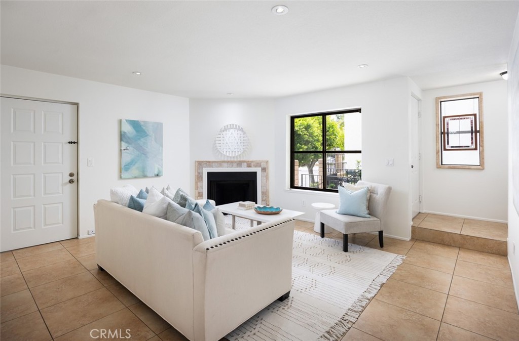 2206 A N Broadway 27