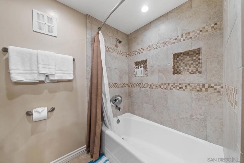 La Costa - Residential