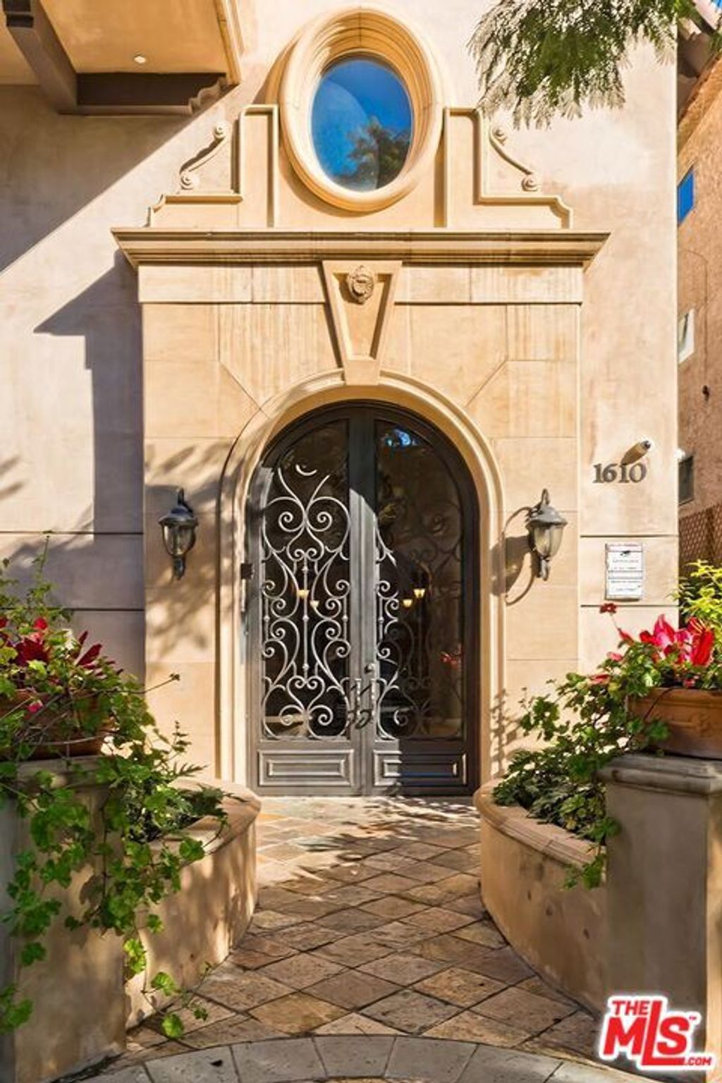 Photo of 1610 Camden Avenue #401, Los Angeles, CA 90025 (MLS # 26646023)