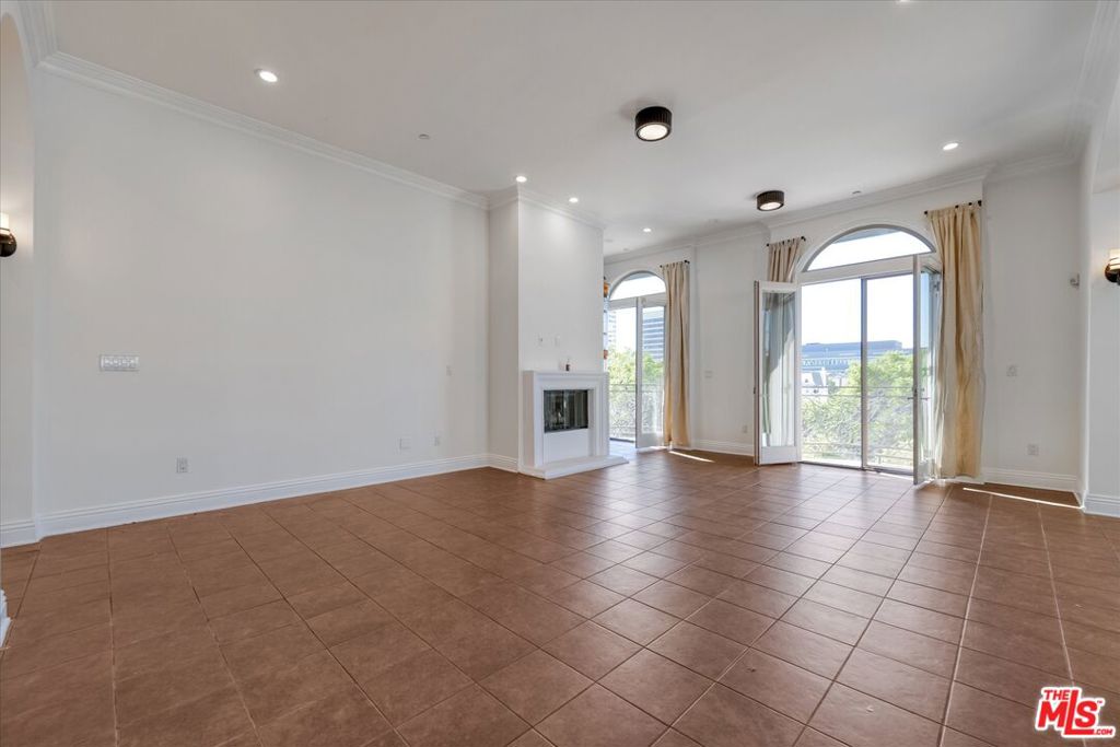 1610 Camden Avenue 401