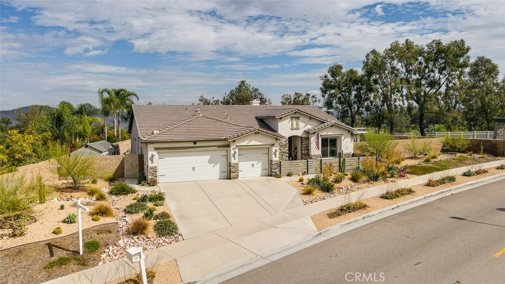 4225 W Riviera