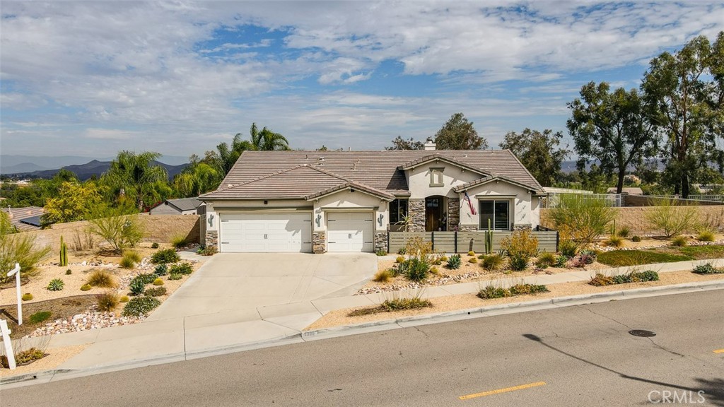4225 W Riviera