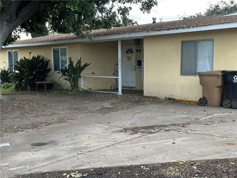 12692 Citruswood Avenue Garden Grove CA 92840