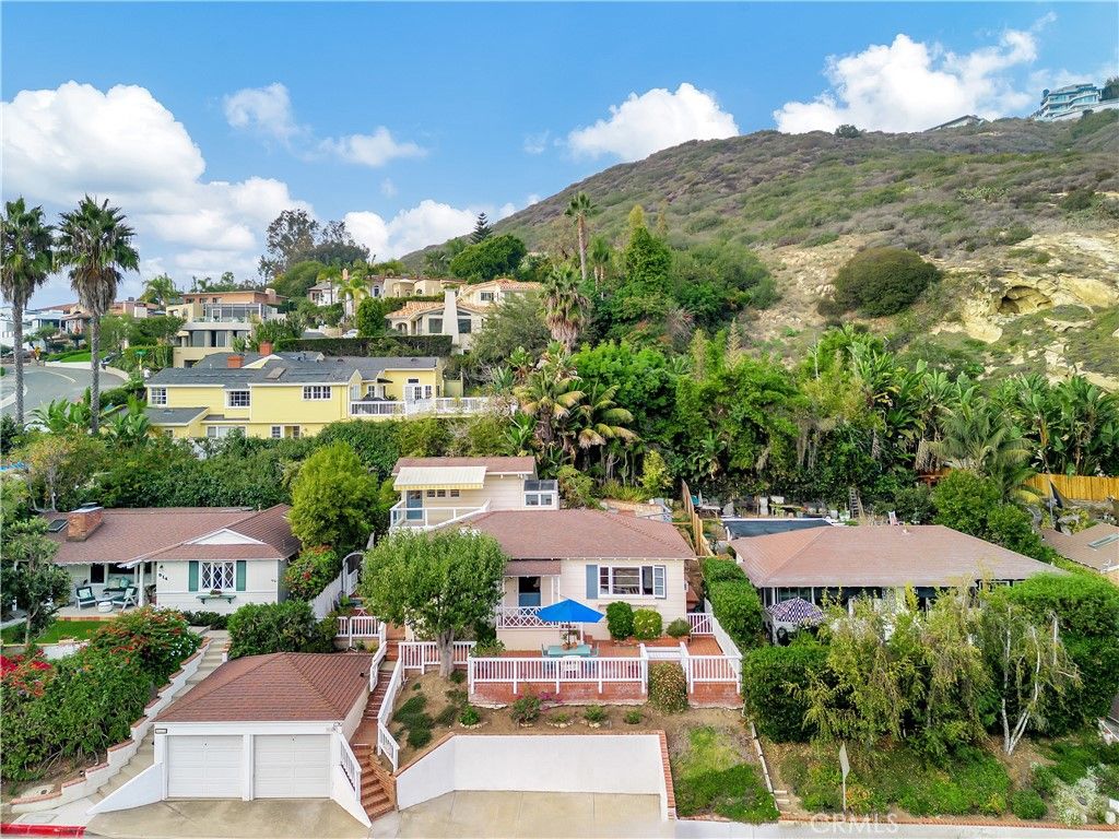 Photo of 924 Park Avenue, Laguna Beach, CA 92651 (MLS # LG25256998)