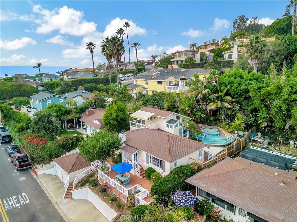 Photo of 924 Park Avenue, Laguna Beach, CA 92651 (MLS # LG25256998)
