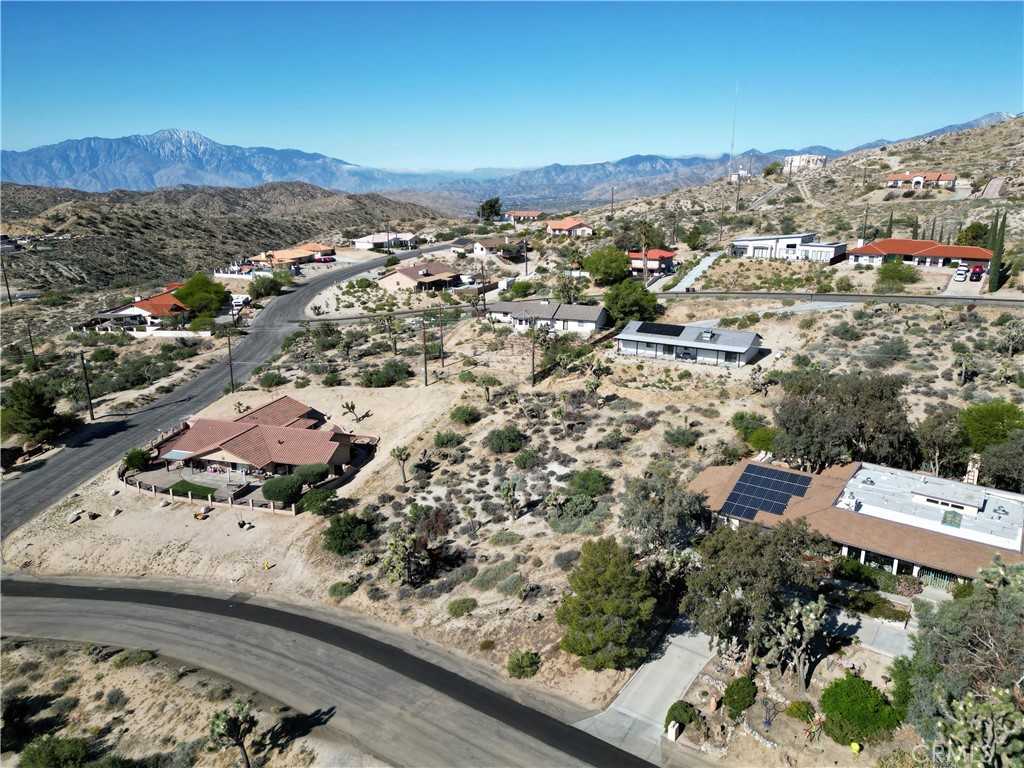Prime Opportunity to Build Your Dream Home!
Discover a stunning parcel of land in one of the most desirable areas of the High Desert, perfectly positioned for your ideal residence. This nearly half-acre lot is attractively priced and conveniently located, with utilities readily available nearby.
Located in the Country Club area enjoy the best of both worlds: tranquility and accessibility. You’ll be just minutes away from shopping, dining, and schools, as well as the breathtaking Joshua Tree National Park. Plus, you are within walking distance to the renowned Hawks Landing Golf Course and the exquisite "Roost" restaurant.
Don’t miss out on this exceptional opportunity to create your perfect home in a prime location!