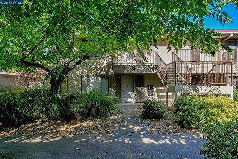 Photo of 1225 Singingwood Ct Ct #1, Walnut Creek, CA 94595 (MLS # 41133244)