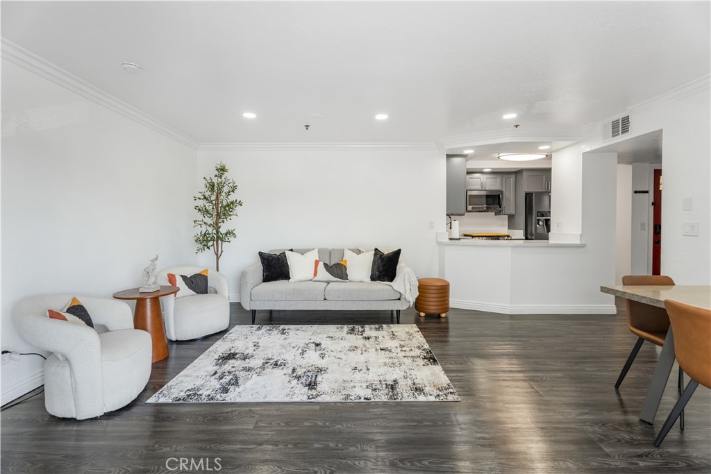 1100 Euclid Avenue 104
