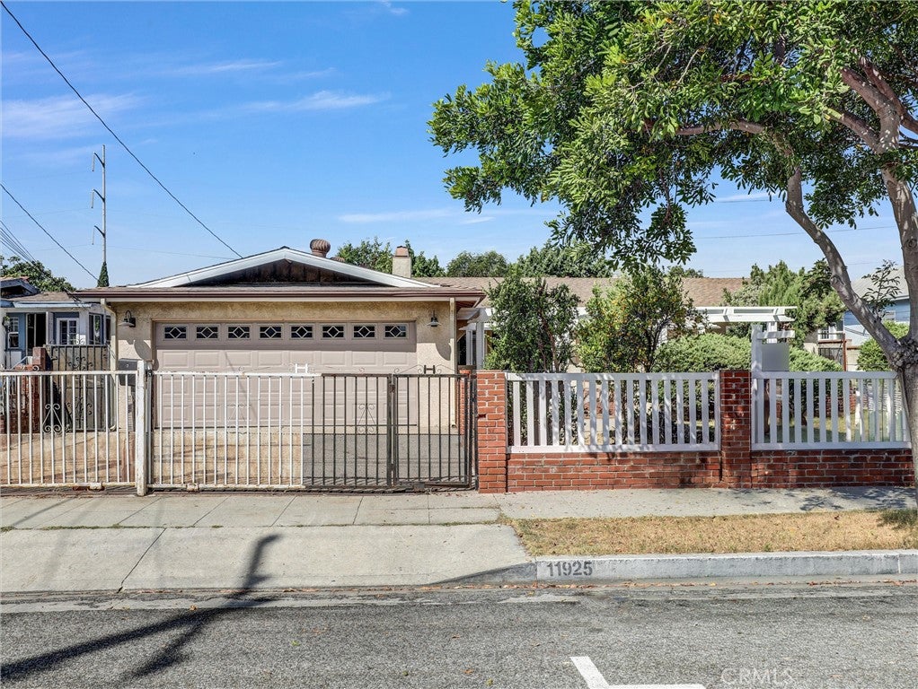 11925 Truro Avenue Ave, Hawthorne CA 90250