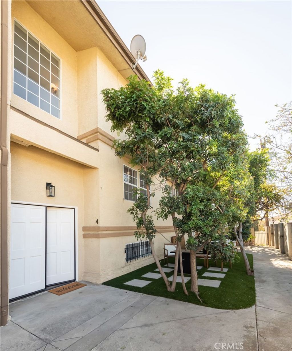 Photo of 1044 252nd St #4, Harbor City, CA 90710 (MLS # SB26010661)