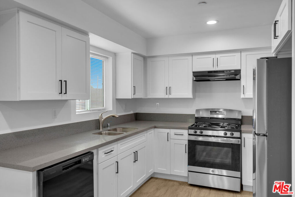 2042 E El Segundo Boulevard 9