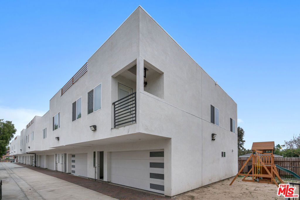 2042 E El Segundo Boulevard 9