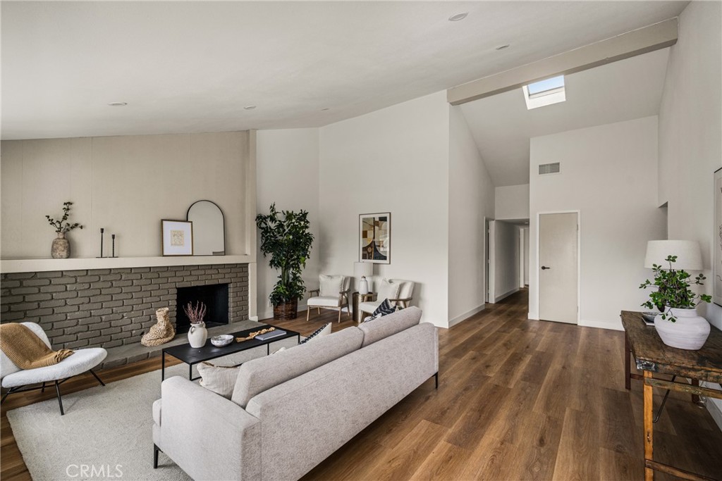 18717 De Voss Avenue